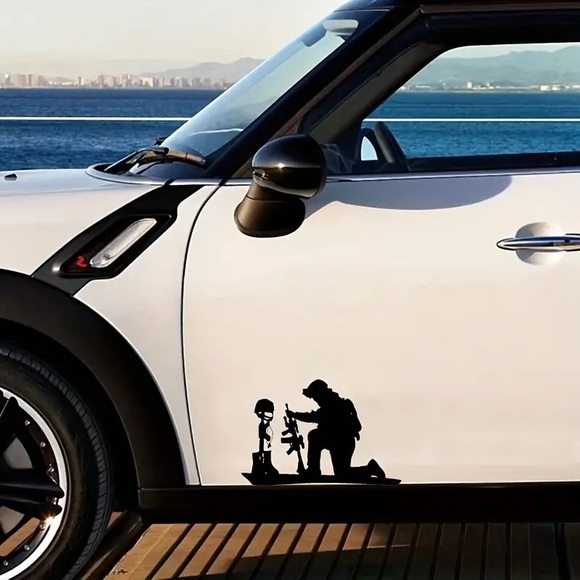 🇺🇸🕊Patriotic Soldier Praying On The Battlefield Graphic Quality Vinyl Decal! - Picture 4 of 5